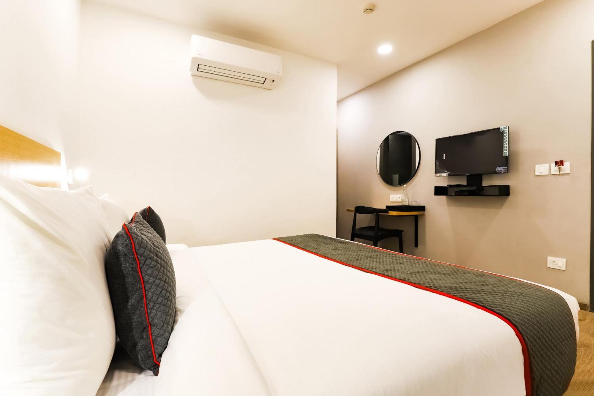 Townhouse Prithvi Resort Near Phoenix Palassio Lucknow Eksteriør bilde